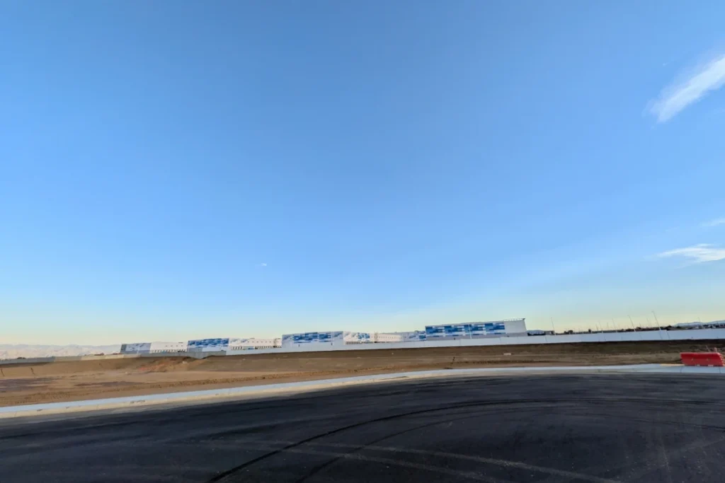 Amazon Hesperia Commerce Center under construction – 2.5 million sq ft logistics hub on 195 acres, Hesperia CA 2026